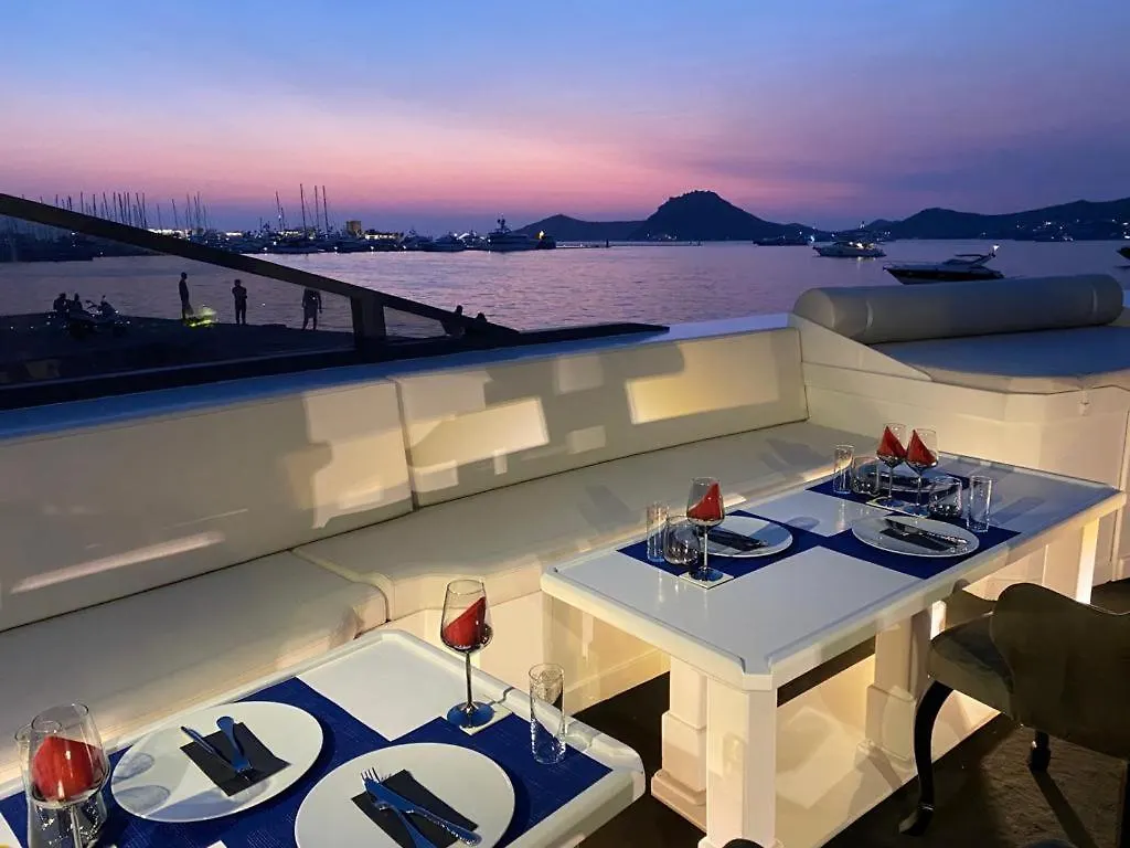 Tekne Yalikavak Matilda Mega Yacth Hotel Bodrum Türkiye